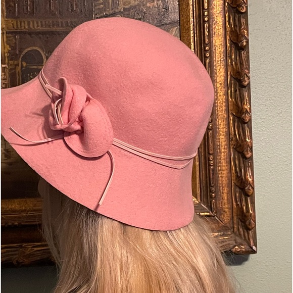 Banana Republic hat. Made in Italy. All wool. Pink and pristine. - Picture 2 of 5